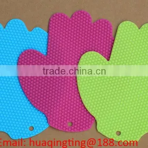 FDA and LFGB Food Grade Silicone Placemat With Glove Shape thumbnail-1
