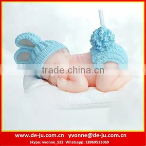 Little Baby With Yarn Cloth Design Paraffin Sales For Candles thumbnail-1