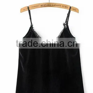 Runwaylover EY2361B Ladies Sexy Deep V-Neck Lace Crop Tops thumbnail-3