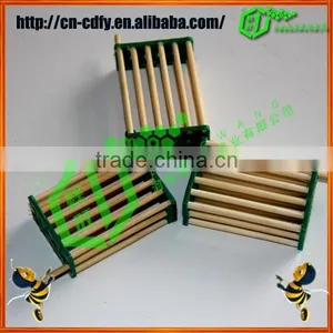Bamboo And Plastic Bee Queen Cage thumbnail-3