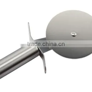 OEM/ODM Stainless Steel Round Pizza Cutter thumbnail-1