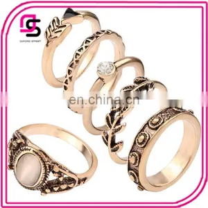 2015 Fashion Romantic Plain Design Gold Plated Zircon Engagement Rings For Women And Girls Newest Triangle Shape Ring thumbnail-1