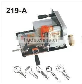 Good Price Automatic Key Cutting Machine for WenXing 219A Senior Single Head Key Making Duplicate Machine thumbnail-1