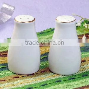 Ceramic Salt and Pepper Shaker Set thumbnail-3