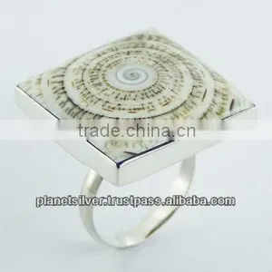 Striking Square Conch Shell Modern 925 Sterling Silver Ring thumbnail-1