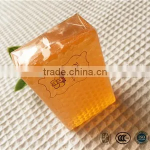 Daily Moisturizing and Whitening Soap With Honey Essence thumbnail-5