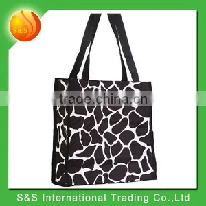 Fashionable and Light-weigh Foldable Tote Bag With Zipper thumbnail-1