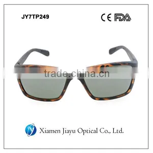 High Quality Classic Fashion Polarized Sunglasses for Men and Woman thumbnail-4