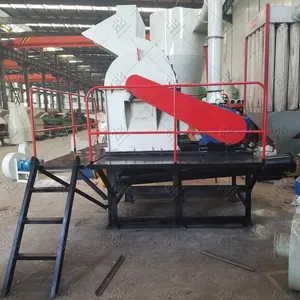 Huge Capacity Peanut Shell Sawdust Powder Making Machine thumbnail-5