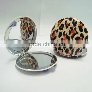 Smooth Clip Round Aluminium Folding Compact Pocket Mirror thumbnail-1