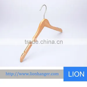 Lioncity W1047 Clothes Wooden Hanger thumbnail-1