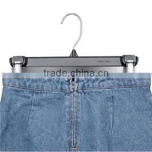 China Factory Plastic Bulk Clothes Hanger thumbnail-1