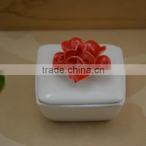 New Item White Ceramic Jewel Box With Red Flower Shape Design thumbnail-4