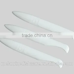 Melamine White Cake Knife thumbnail-1