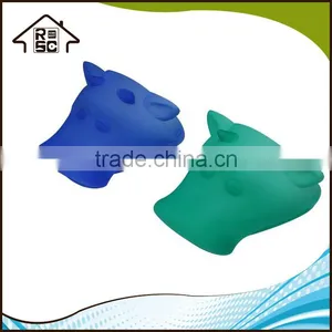 NBRSC Cattle Shape Oven Mitts and Potholder Microwave Oven Glove Silicone Gloves Kitchen Tool thumbnail-1