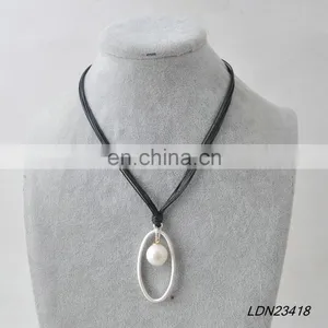 Leather Pearl With Oval Circle Worn Silver Necklace thumbnail-2