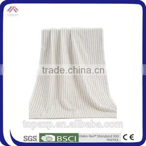 Light-Colored Bath Towel Striped Towel thumbnail-4