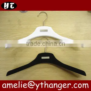 YT Velvet Clothes Hanger Velvet Flocked Hanger With Metal Logo thumbnail-1