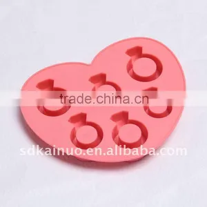 Creative Design With Ring Shape Ice Cube Tray thumbnail-5