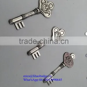 Personalized Decorative Metal Rhinestone Key Chain thumbnail-1