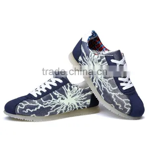 New Style Fashion Men Light Casual Shoes Sneakers Sample for Male, Adults Fluorescence Light Sport Shoes Sneakers for Men Good thumbnail-5