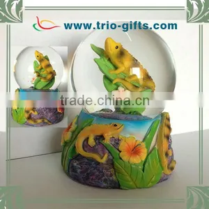 Poly Resin Lizard Souvenir Water Globe thumbnail-1