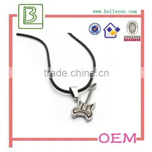 Fashion Men Guitar Shape Pendant Necklace thumbnail-4