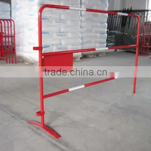 Haotian Red Powder Coated Metal Steel Tube Crowd Control Barriers With Reflective Tape thumbnail-2