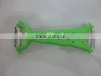 Stainless Steel Plastic Handle Peeler thumbnail-1