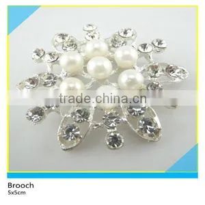Sliver Plated Pearl Plum Blossom Design Brooch for Dress Decoration 3.5x4.5cm thumbnail-3