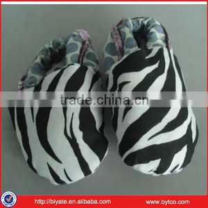 Crochet Knitting Baby Shoes thumbnail-1