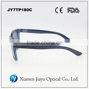 Cheap Classic Polarized (or PC) Sunglasses for Unisex With Custom Logo thumbnail-4