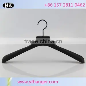 Antislip Surface Good Quality Plastic Rubber Hanger for Men thumbnail-2