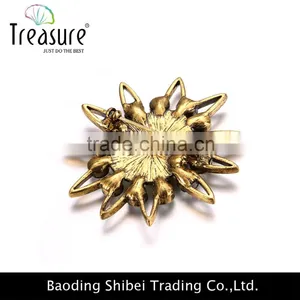 2015 Latest New Model Famous Brand Imitation Flower Shape Trendy Best Price Brooch Wholesale thumbnail-4