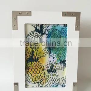 2016 New Style Wooden Photo Frame With Metal Corners for Decorative thumbnail-1