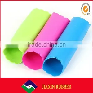 Eco-Friendly Wholesale Cheap Silicone Garlic Peeler Roller Magic Garlic Skin Remover thumbnail-6