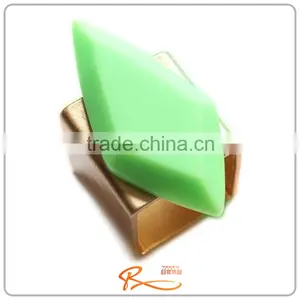New Designs High Quality and Fashion Green Resin Hot Selling Fashion Jewelry Big Gemstone Ring thumbnail-1