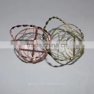 Small Metal Wire Storage Basket With Handle thumbnail-5