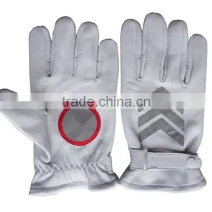 Reflective Gloves thumbnail-1