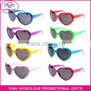 Wholesale Most Fashion Love Heart Shaped Plastic Sunglasses thumbnail-1