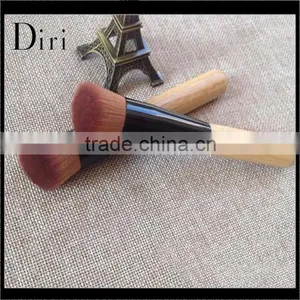 Middle Size Wood Handle go Pro Makeup Brush thumbnail-2