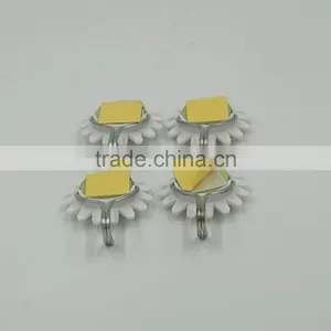 4pcs White Daisy Houseware Sticky Sticker Hanging Plastic Hooks thumbnail-4