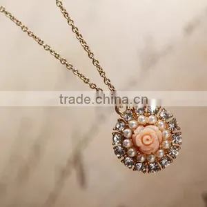 Sexy Women Jewelry High Quality Diamond Necklace With Flower Pendant Single Necklace thumbnail-3