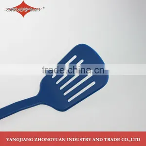 High Quality Plastic Coating Nylon Kitchen Tools of Slotted Shovel thumbnail-3