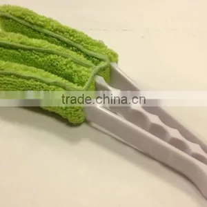Small Plastic Hand Microfibre Blind Duster thumbnail-1