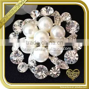Wholesale Top Quality Fashion Imitation Pearl Rhinestone Brooches FB022 thumbnail-1