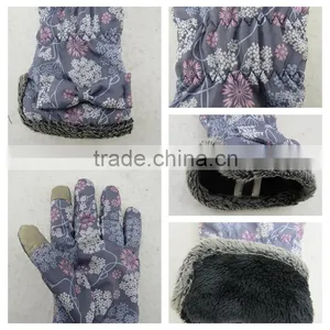 Touch Friendly Waterproof Warm Gloves thumbnail-2