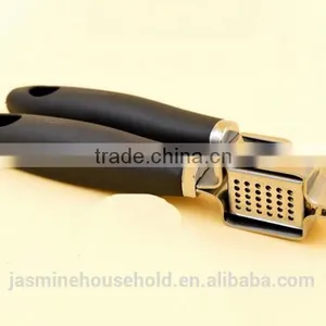Hot Sale Kitchen Gadget Stainless Steel Garlic Crushes With PP Protective Handle thumbnail-2