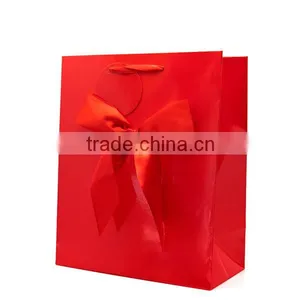 Red Gloss Gift Bag With Bow thumbnail-1