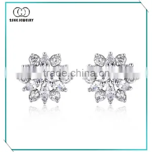 China Manufacturer Cubic Zircon Flower Earring thumbnail-1